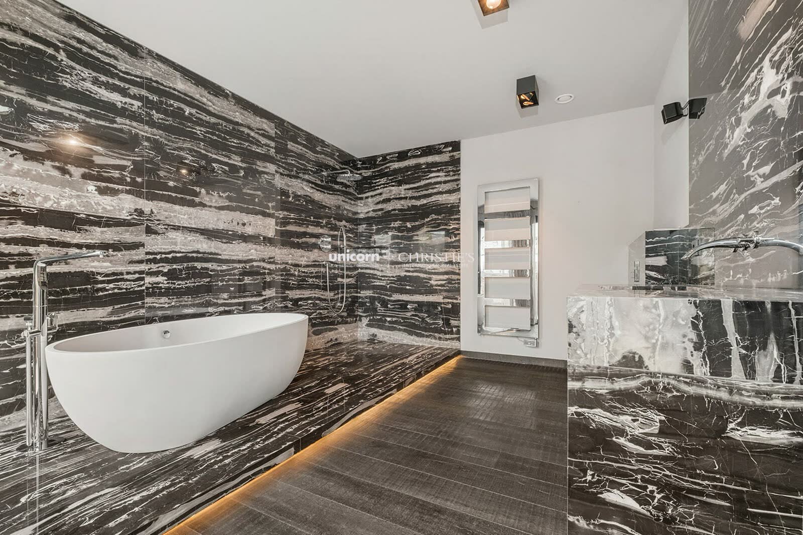 Penthouse for sale in Luxembourg-Merl - 411m² – 21/31