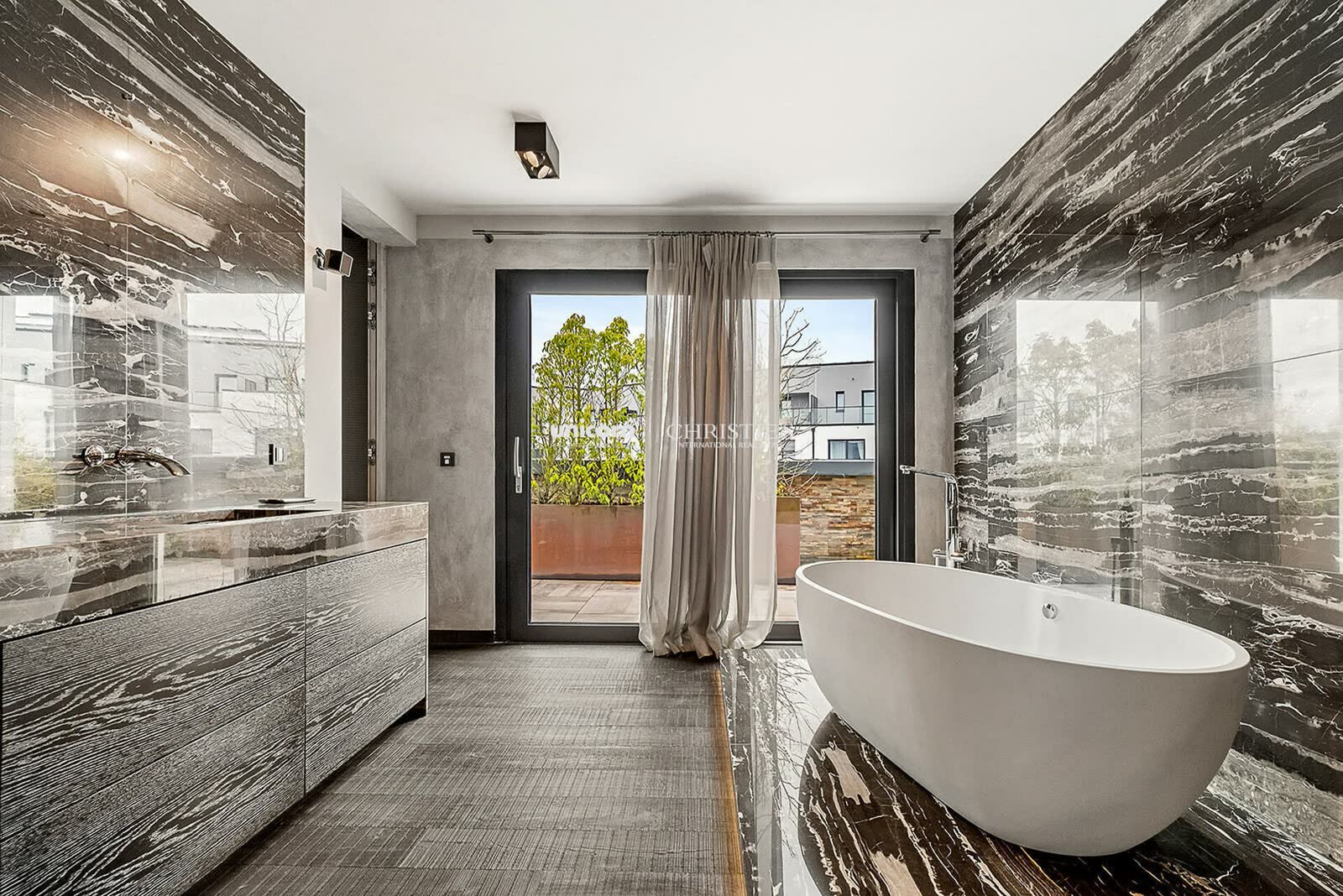 Penthouse for sale in Luxembourg-Merl - 411m² – 22/31